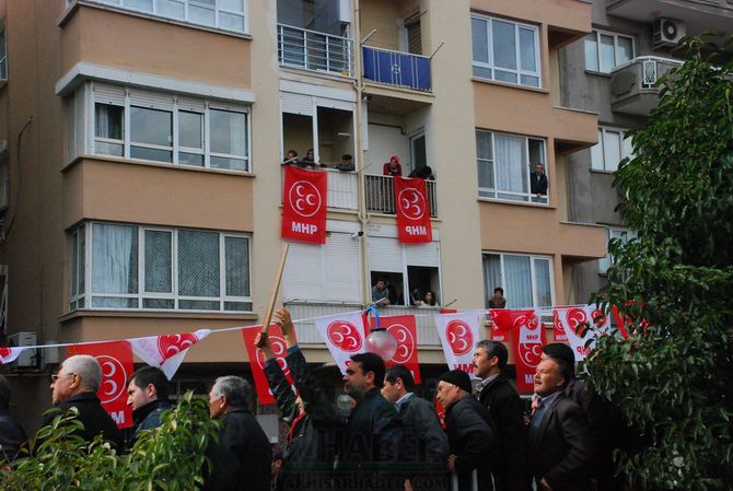 MHP LİDERi DEVLET BAHÇELİ AKHİSARLILAR İLE BULUŞTU